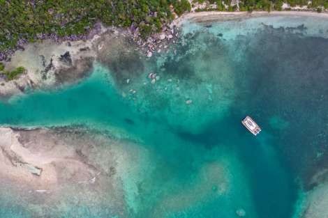 Review img # 38 of the yacht AEOLUS 77