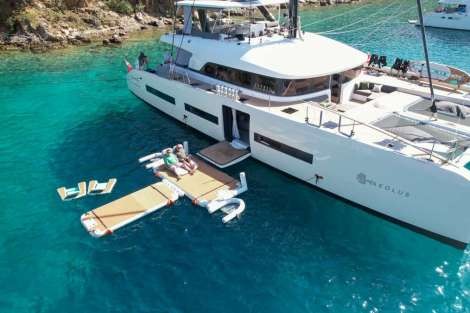 Review img # 37 of the yacht AEOLUS 77