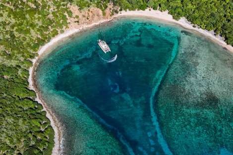 Review img # 15 of the yacht AEOLUS 77