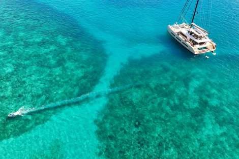 Review img # 10 of the yacht AEOLUS 77